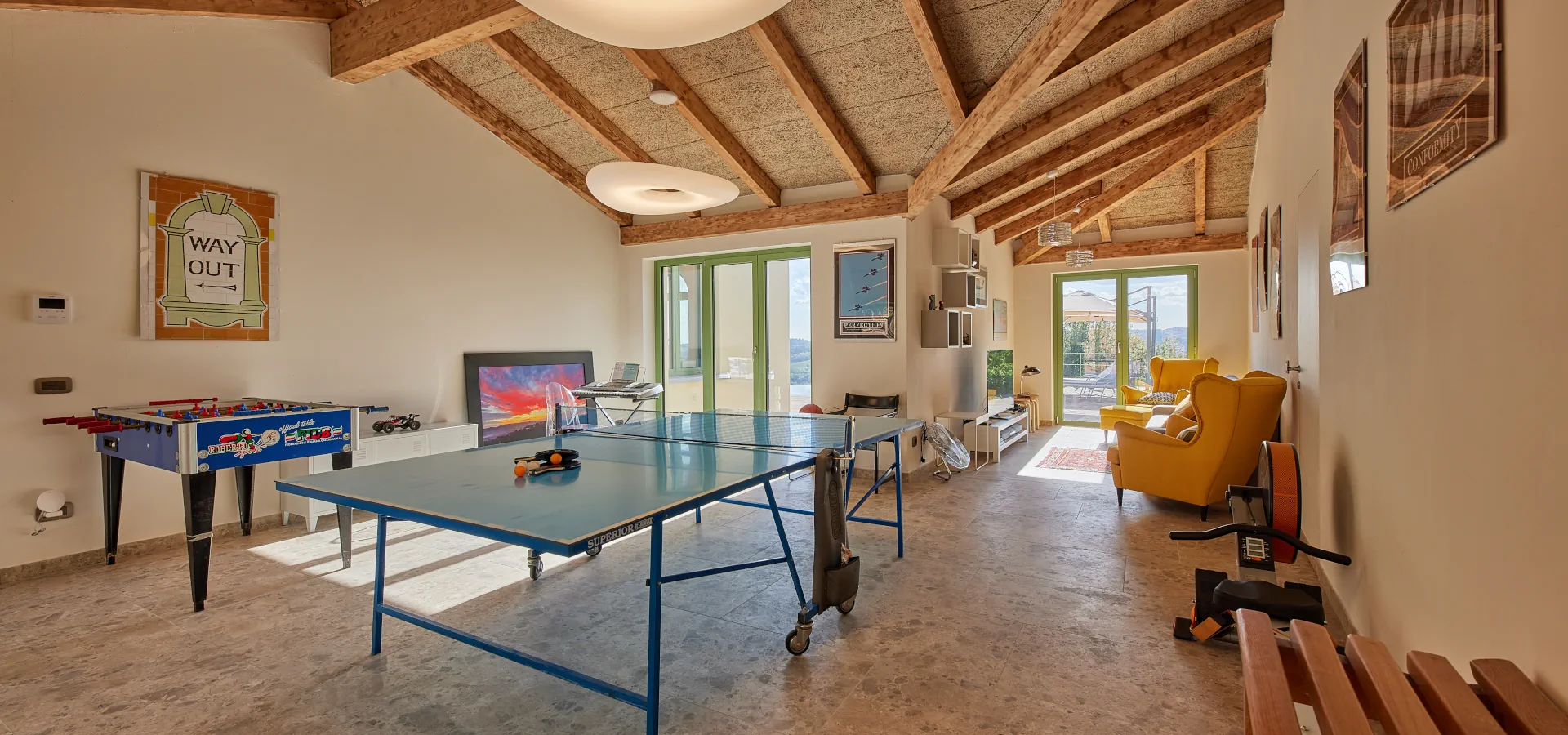 Villa Ozzano Monferrato - Zona hobby con sala giochi e lounge multimediale - Design FSA Filippo Selis Architetto